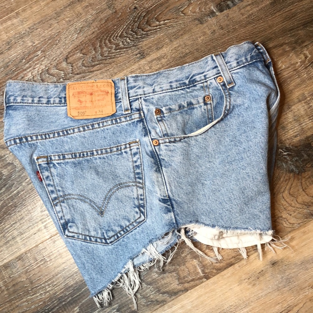 Levi’s Distressed Denim Cutoff Shorts Sz  34